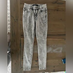 Women’s straight leg stretchy jeans